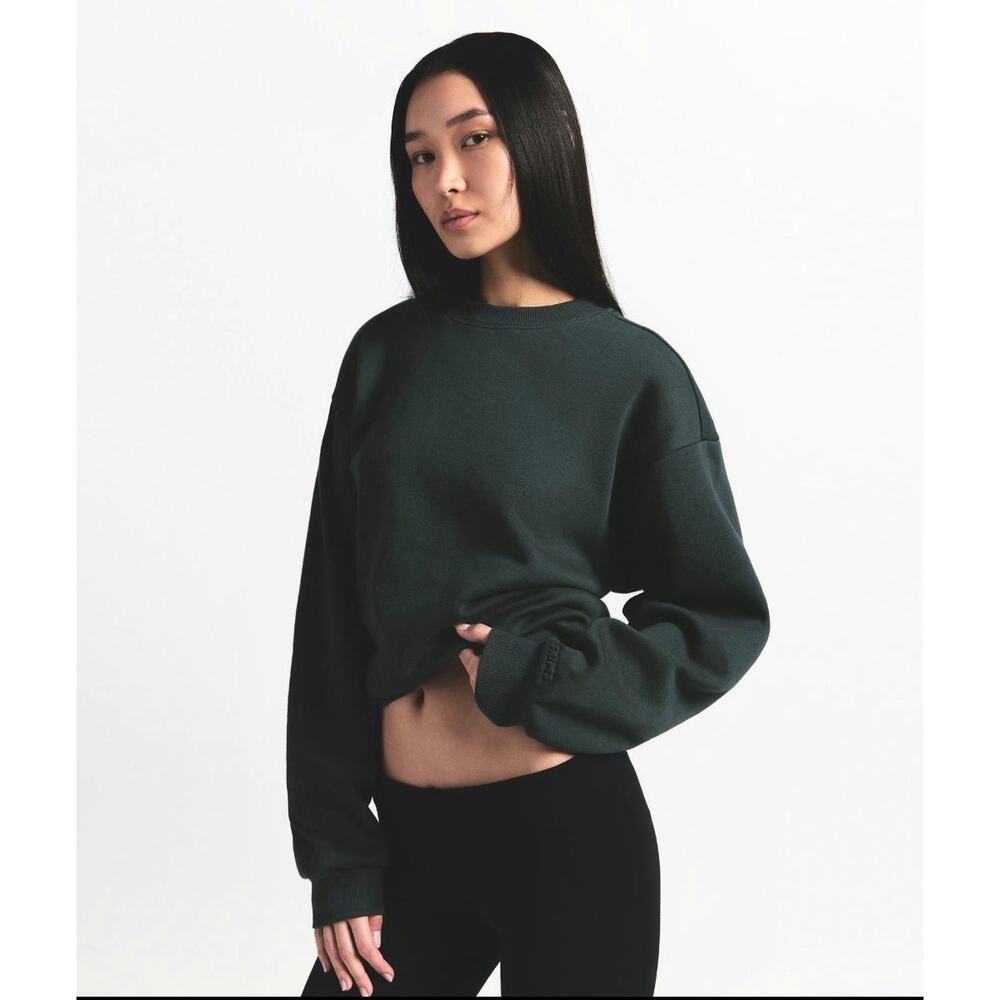 NWT SKIMS Cotton Fleece Classic Crew Sweatshirt Spruce Green Size Medium